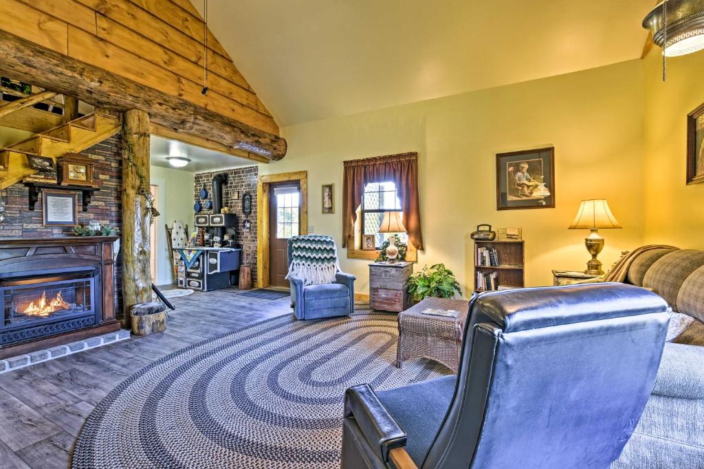Honey House Cabin - A Quiet Countryside Retreat! photo 2