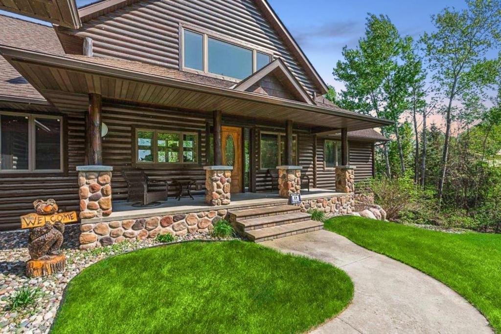 Spa Luxury in an Expansive Cabin Escape! image