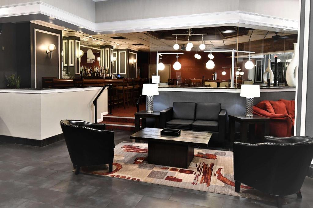 Ramada by Wyndham Jacksonville Hotel & Conference Center photo 3