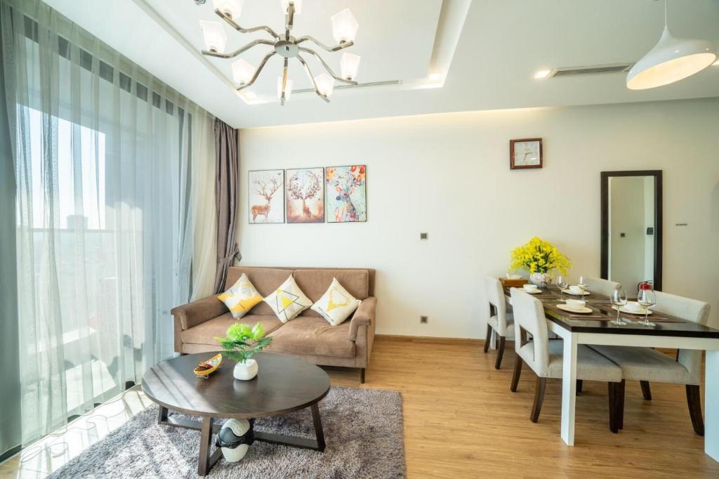 BOM HOMESTAY- VINHOMES METROPOLIS-Service Apartment