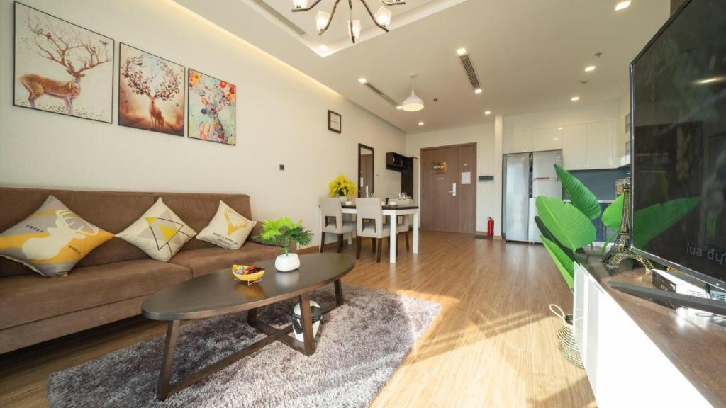 BOM HOMESTAY- VINHOMES METROPOLIS-Service Apartment