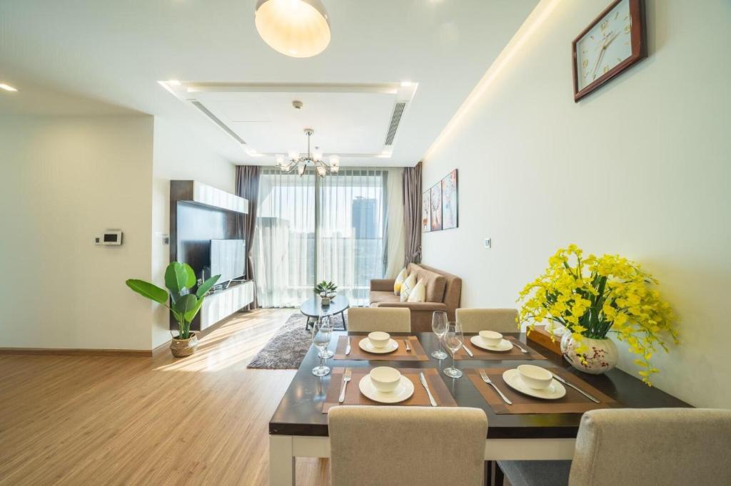 BOM HOMESTAY- VINHOMES METROPOLIS-Service Apartment