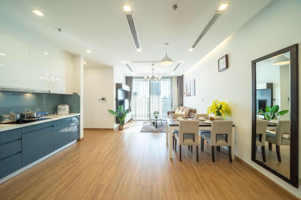 BOM HOMESTAY- VINHOMES METROPOLIS-Service Apartment