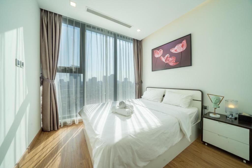 BOM HOMESTAY- VINHOMES METROPOLIS-Service Apartment