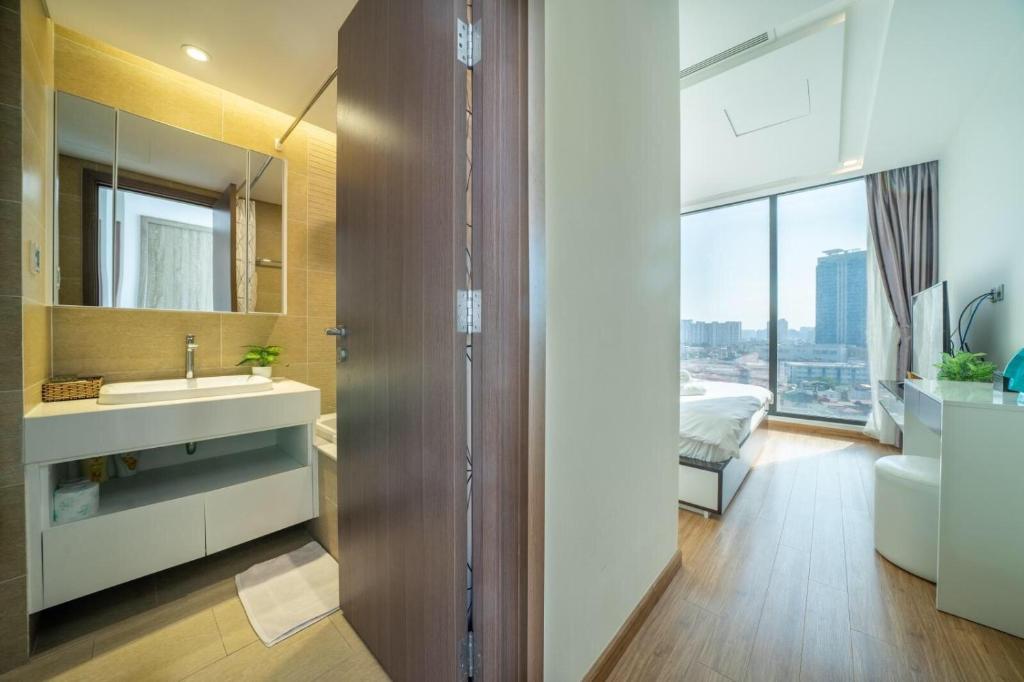 BOM HOMESTAY- VINHOMES METROPOLIS-Service Apartment