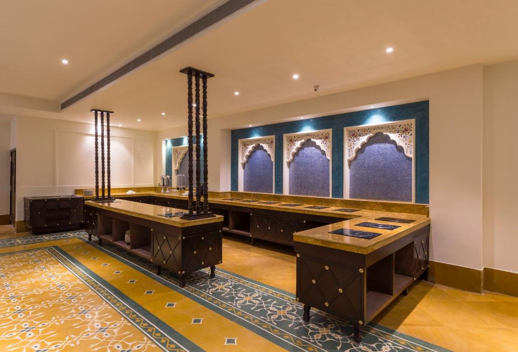 Sairafort Sarovar Portico photo 4