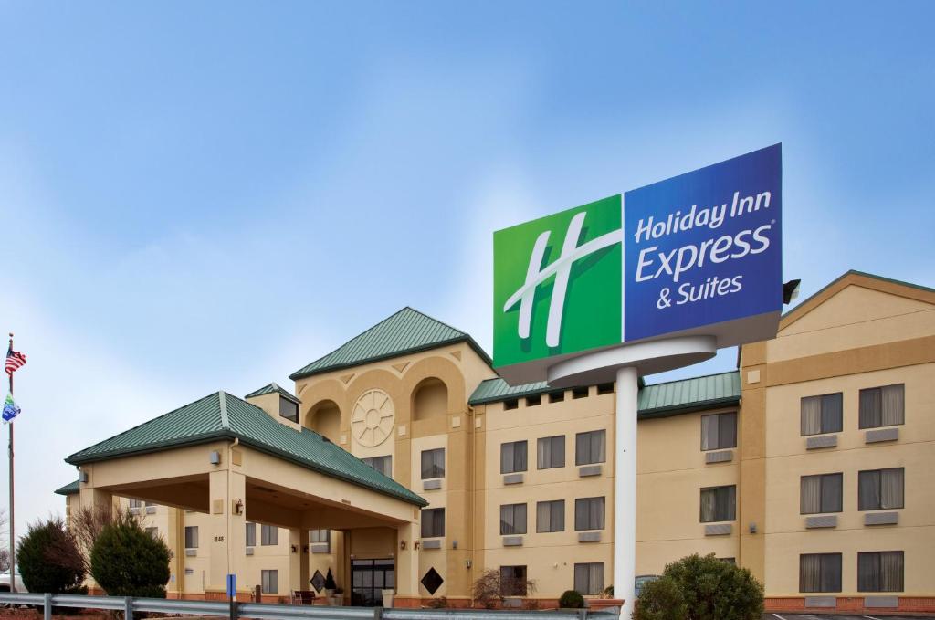 Holiday Inn Express & Suites St. Louis West - Fenton, an IHG Hotel image