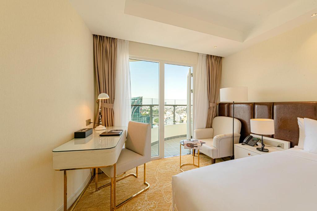 Двухместный (La Vela Deluxe Double with Balcony), LA VELA Saigon Hotel