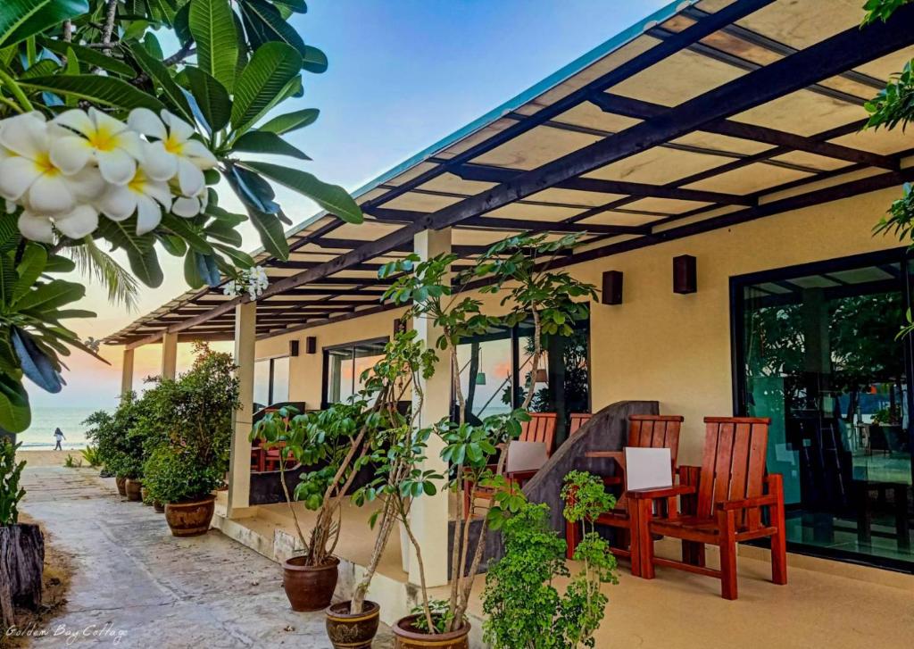 Golden Bay Cottage Room Type - Bungalow with Sea View Golden Bay Cottage Room Type - Bungalow with Sea View