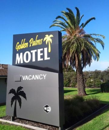 Golden Palms Motel photo 2