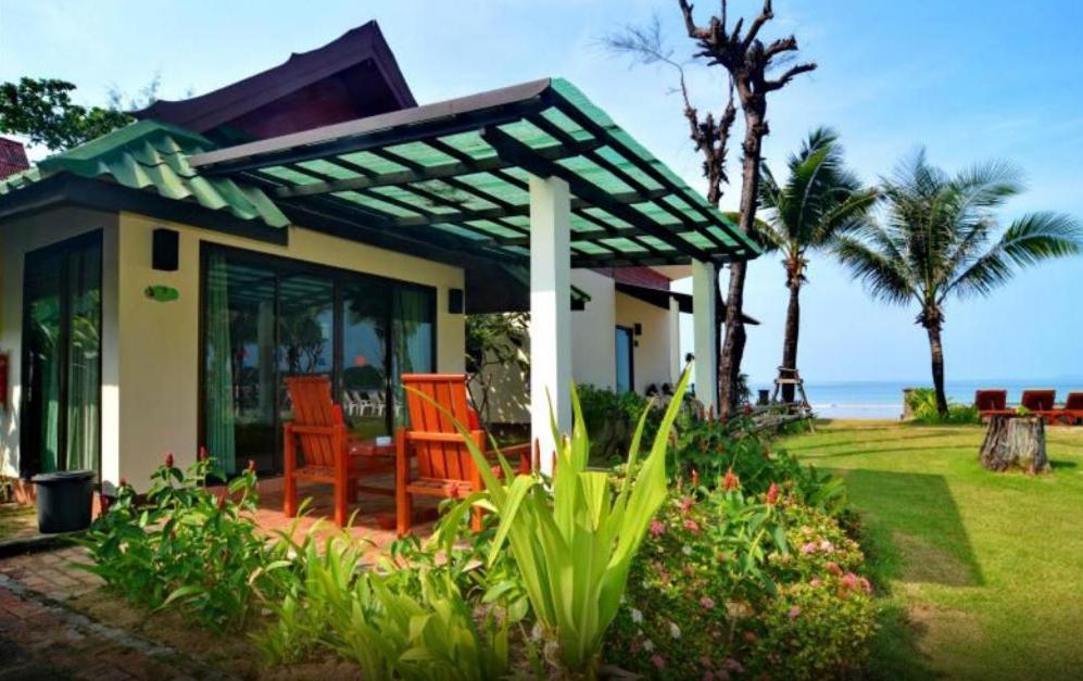 Golden Bay Cottage Room Type - Deluxe Suite with Sea View Golden Bay Cottage Room Type - Deluxe Suite with Sea View
