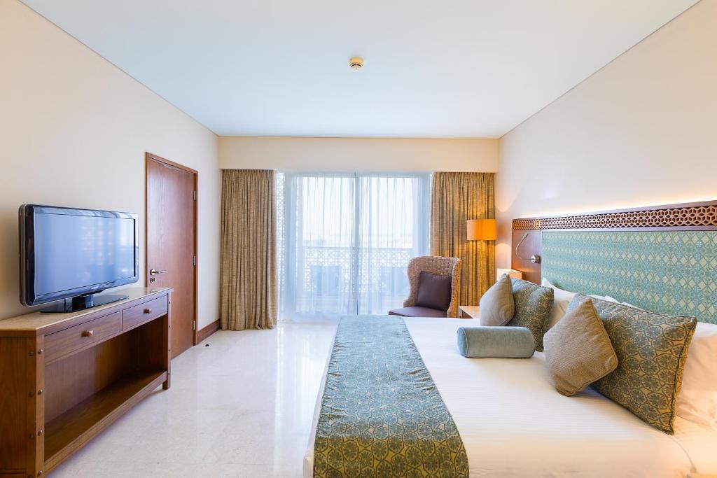 Сьюит (Junior Garden view Suite (1 Adult)), Millennium Resort Mussanah