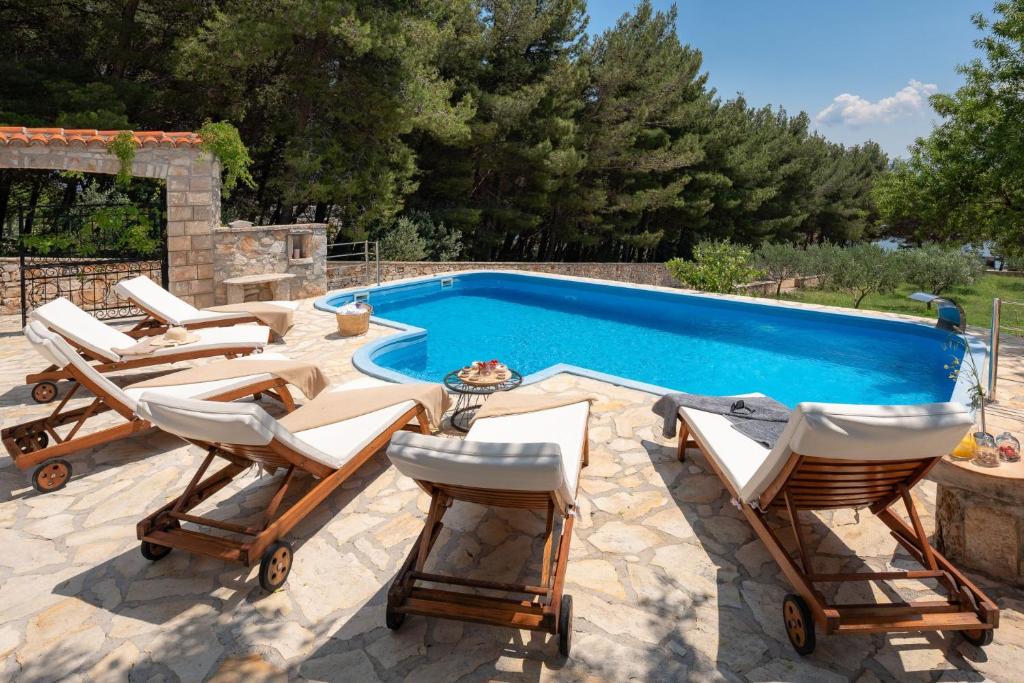 Villa Zlatni Rat with pool by the beach Zlatni rat in Bol - Brac photo 1