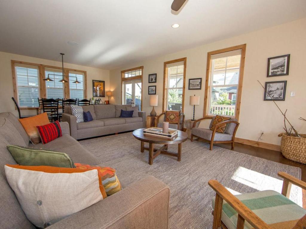 Rendezvous #20 photo 3