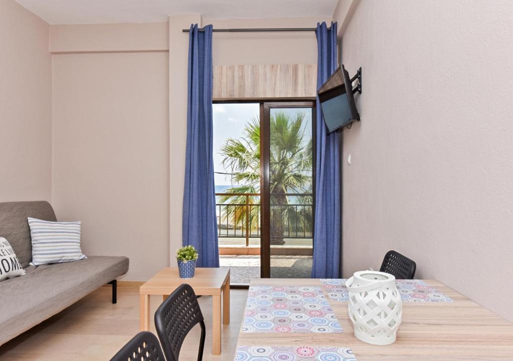 Alexandros SeaView Suites photo 2