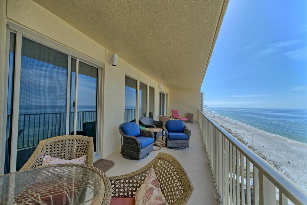 Marvelous Condo with Beachside Pool and Free Poolside WiFi - Unit 0902 photo 2