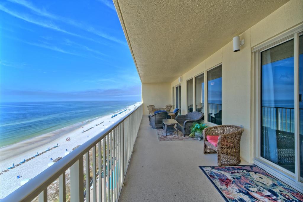 Marvelous Condo with Beachside Pool and Free Poolside WiFi - Unit 0902 photo 3