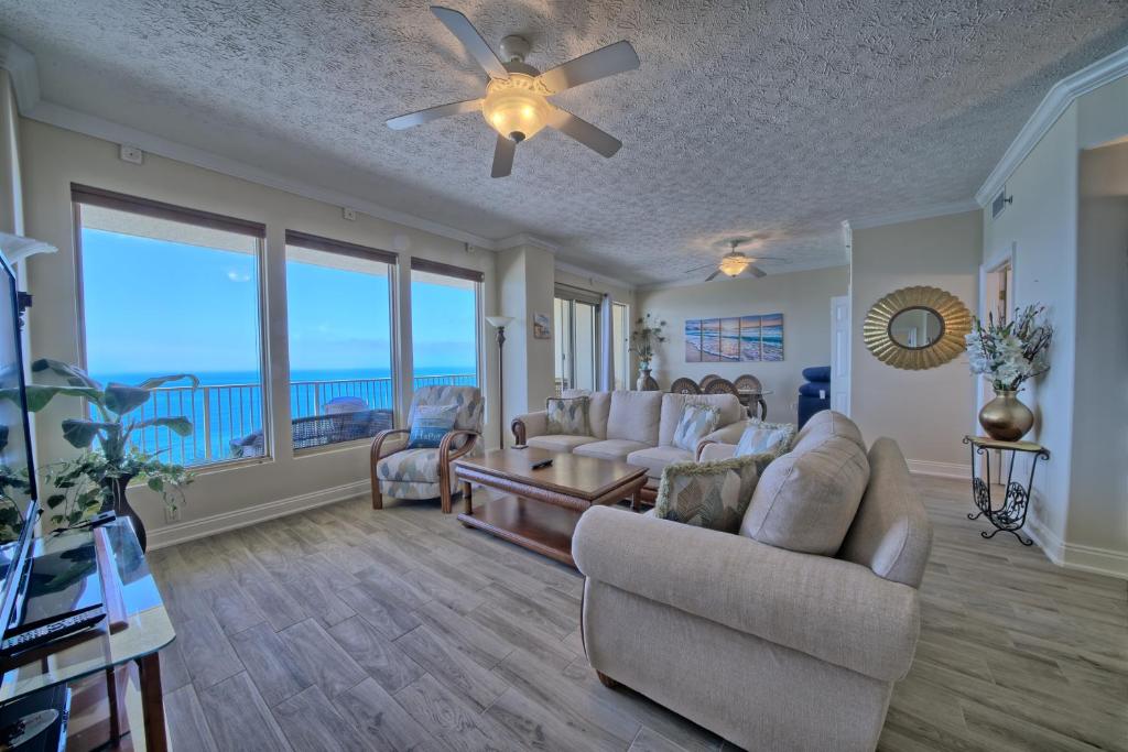 Marvelous Condo with Beachside Pool and Free Poolside WiFi - Unit 0902 by RedAwning image