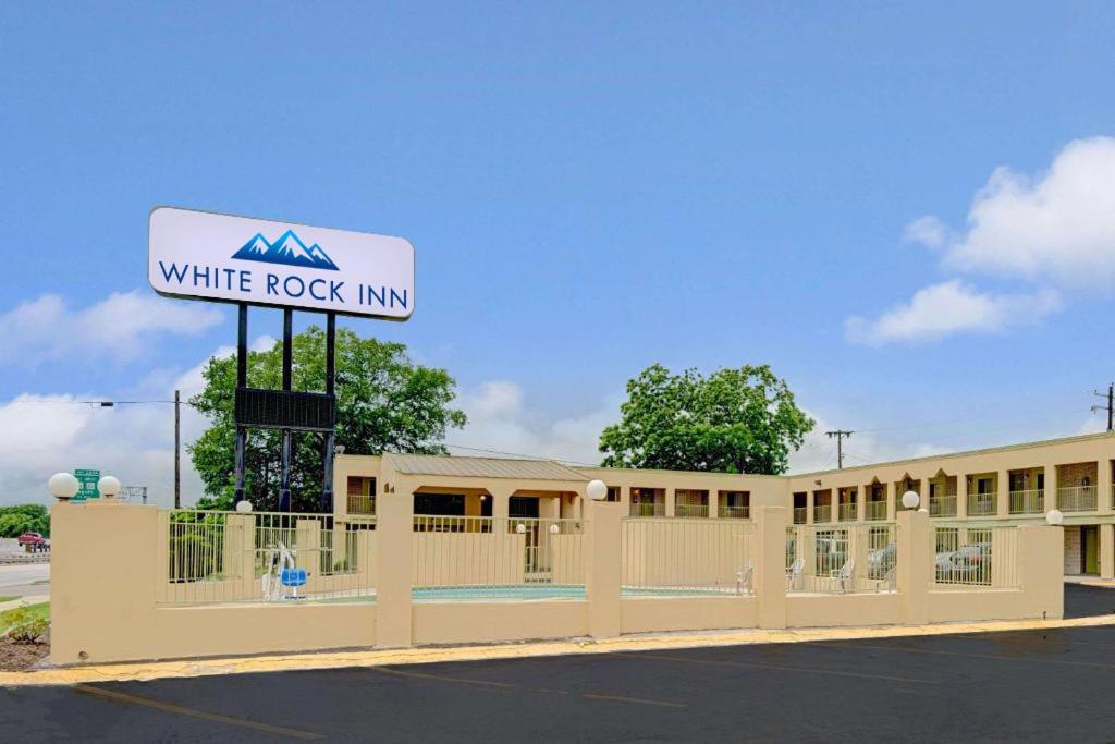 White Rock Inn image
