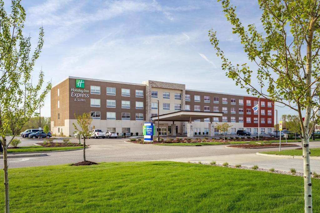 Holiday Inn Express & Suites Hammond, an IHG Hotel image