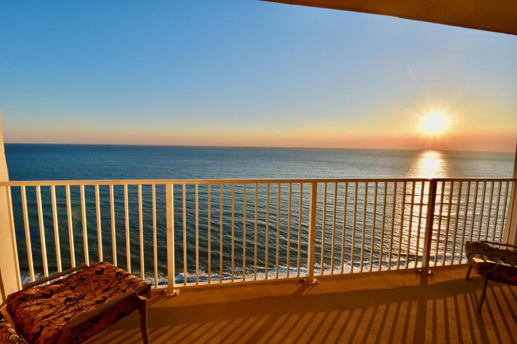 Amazing Sunset Oceanfront Condo image
