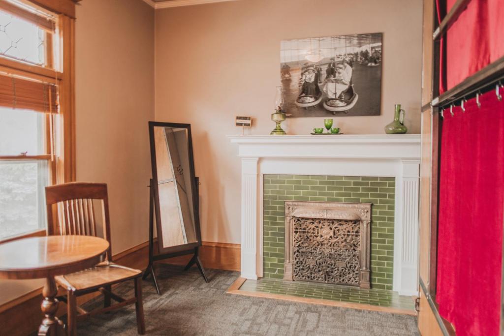 Ember Hostel photo 1