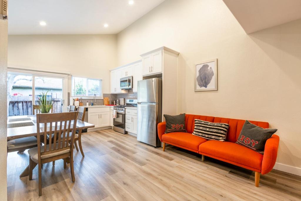 @ Marbella Lane 6BR Duplex in Downtown San Jose photo 2