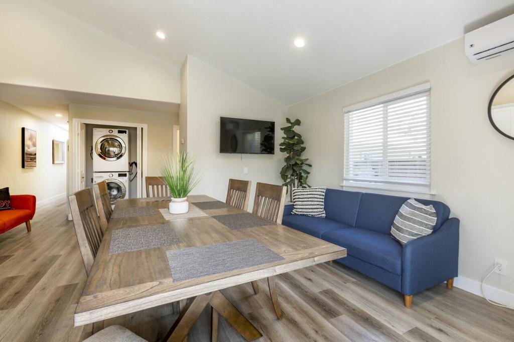 @ Marbella Lane 6BR Duplex in Downtown San Jose photo 3