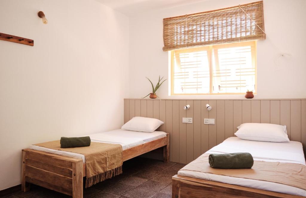 Basecamp Yoga Beach House - Tap to explore photos