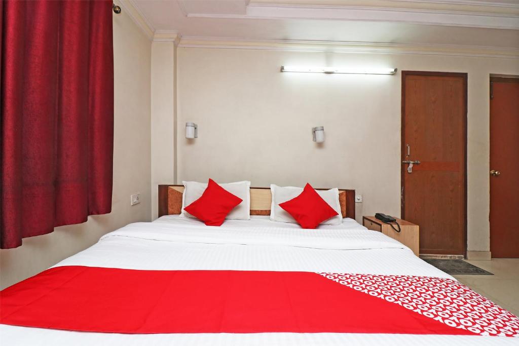 Трехместный (Классический трехместный номер), OYO 29941 Hotel Hukum Palace