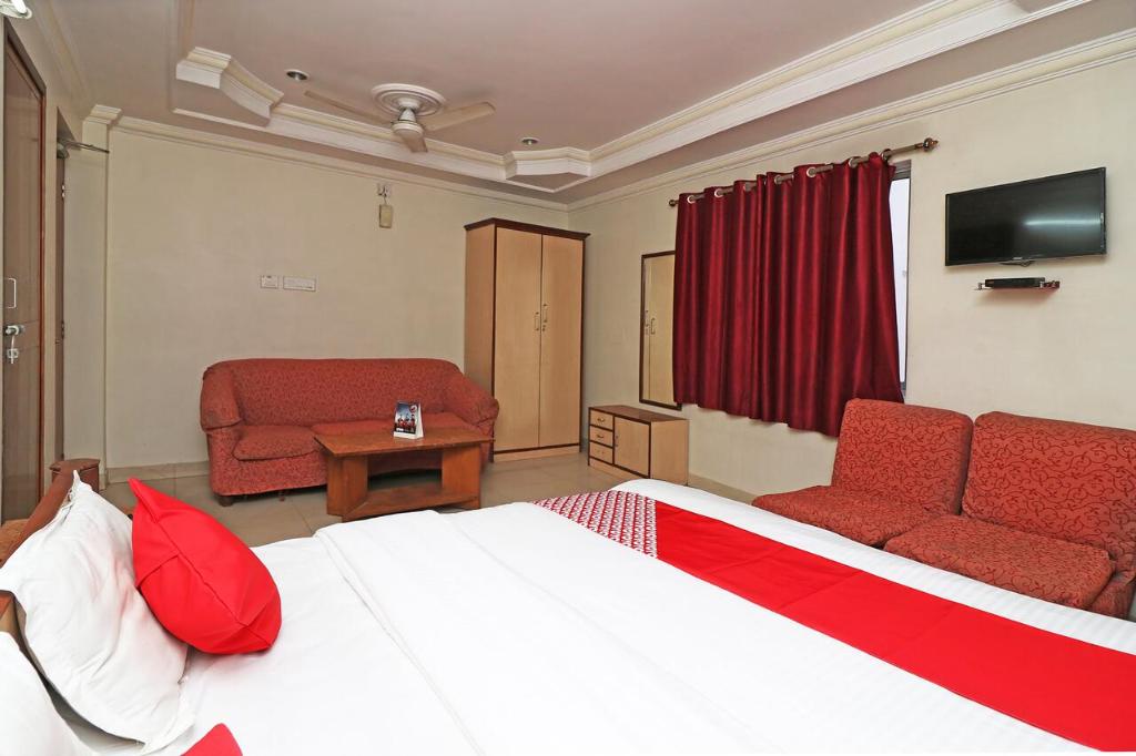 Трехместный (Классический трехместный номер), OYO 29941 Hotel Hukum Palace