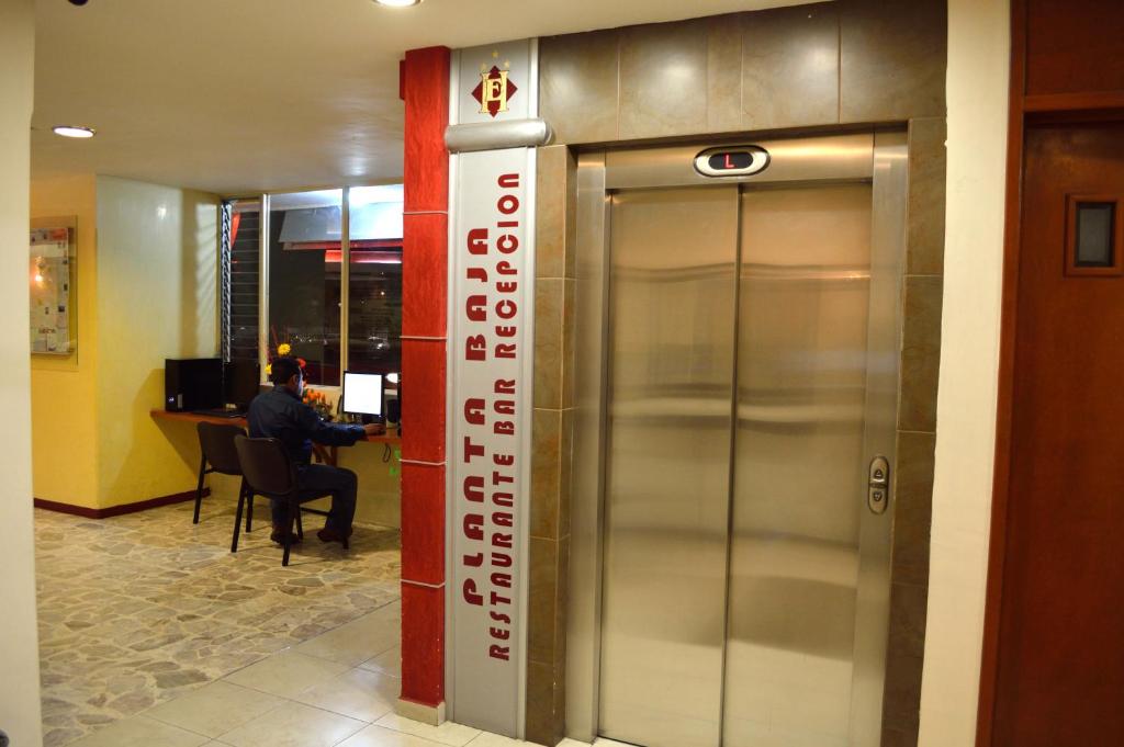 Hotel Elizabeth Ciudad Deportiva photo 2