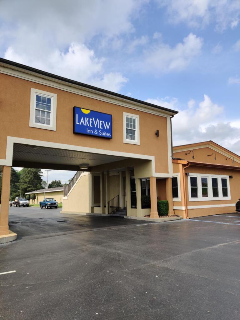 Lake View Inn & Suites image