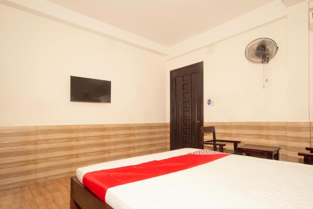 Двухместный (Улучшенный двухместный номер с 1 кроватью), OYO 921 Truong An Motel