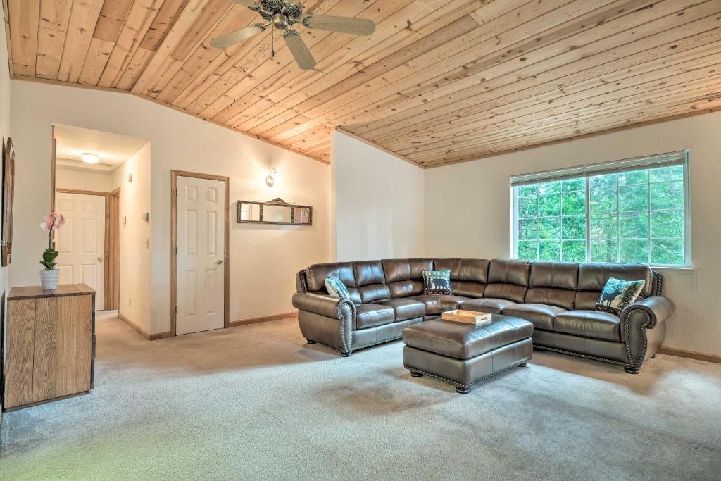 Serene Woodland Cabin 4 Mi to Big Tree State Park photo 3