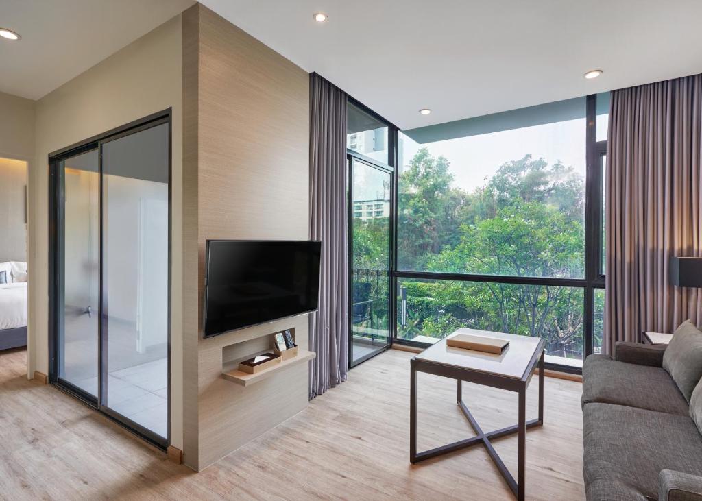 Сьюит (Люкс «Гранд» с видом на бассейн), Отель At Mind Serviced Residence