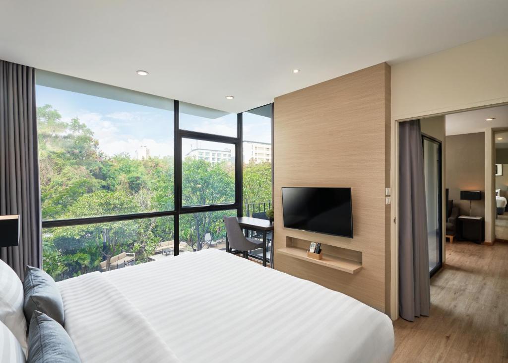 Сьюит (Люкс «Гранд» с видом на бассейн), Отель At Mind Serviced Residence