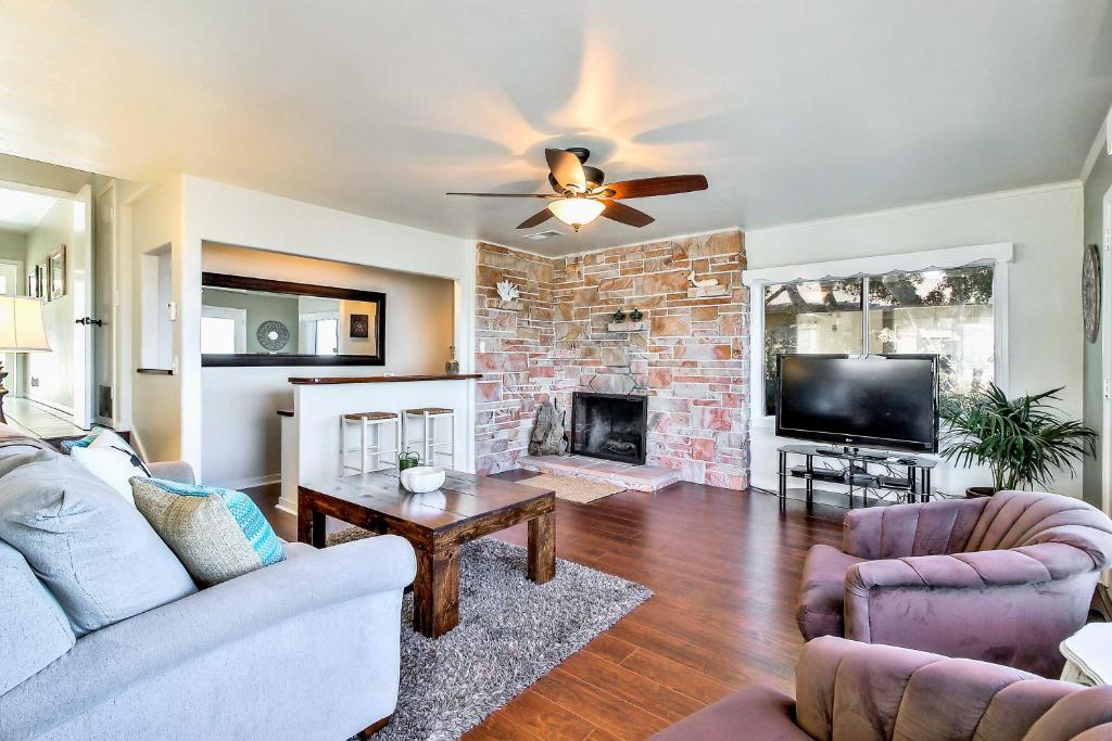 Stunning Monterey Home with Views Right on the Bay! photo 4