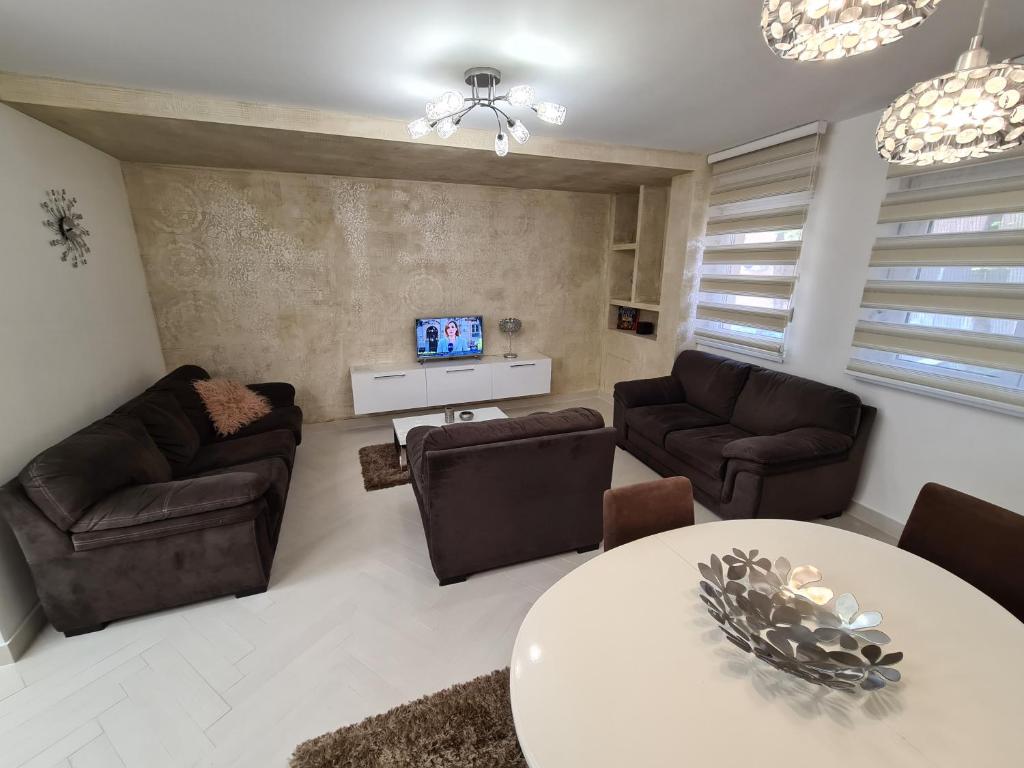 Adonis Apartment photo 2