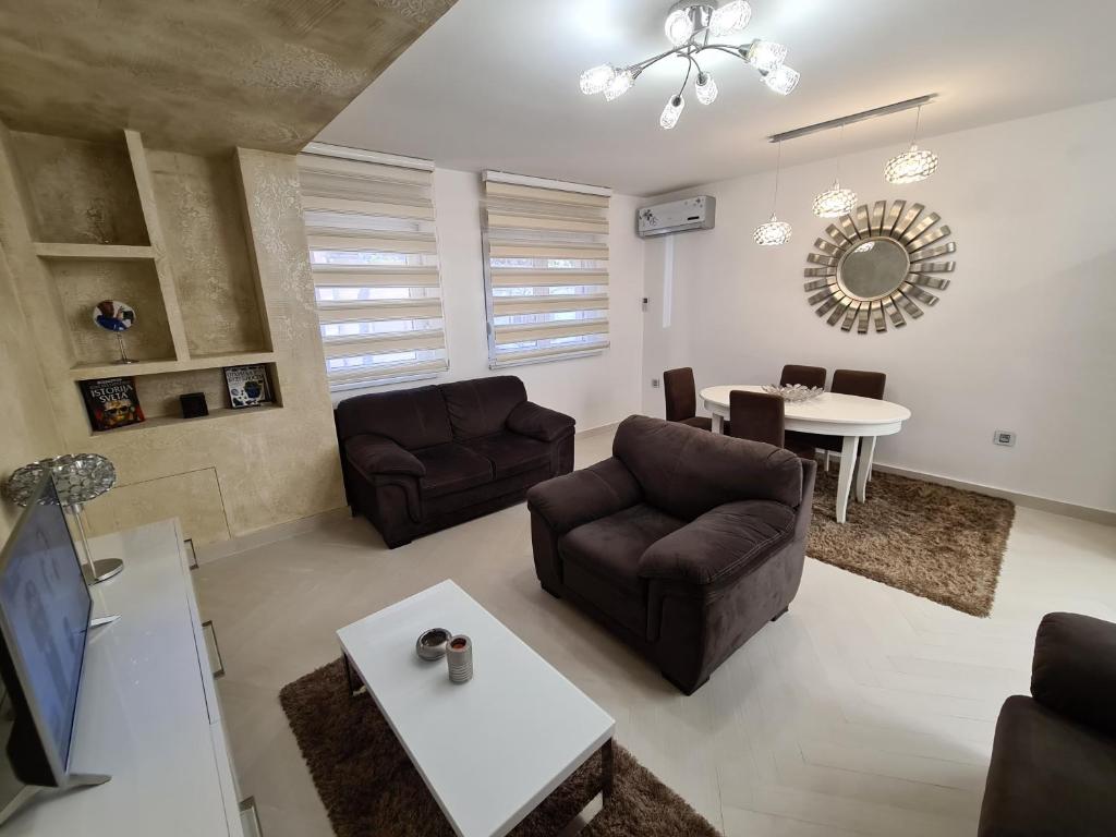 Adonis Apartment photo 3