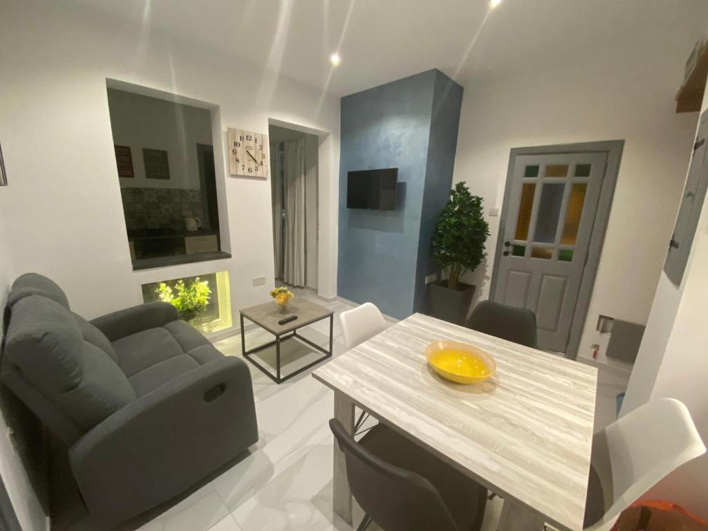 Cosy private townhouse in heart of Senglea photo 2