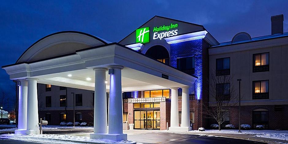 Holiday Inn Express Milwaukee North Brown Deer/Mequon, an IHG Hotel image