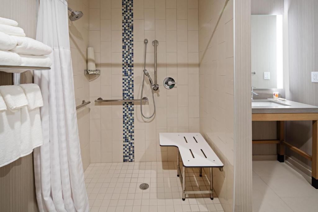 Hyatt Place Bakersfield - Tap to explore photos