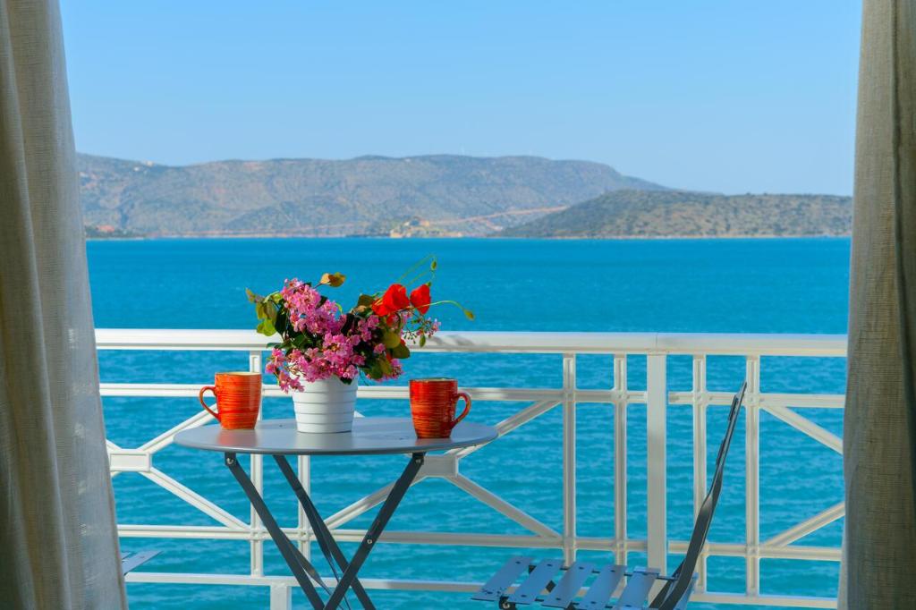 Margarita's Seafront Luxury Apartment photo 4
