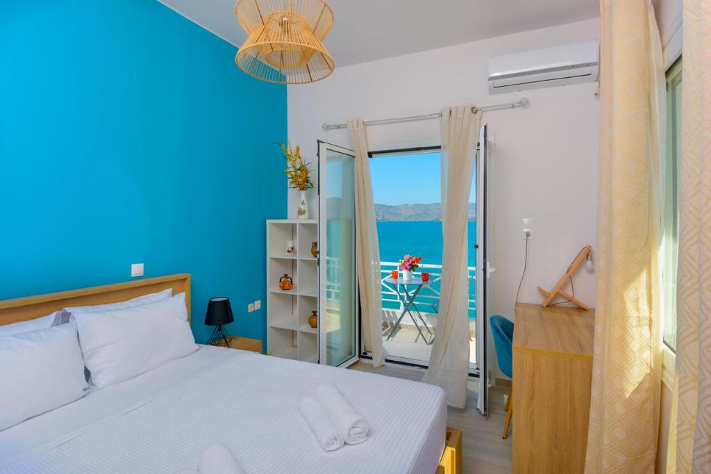 Margarita's Seafront Luxury Apartment photo 2