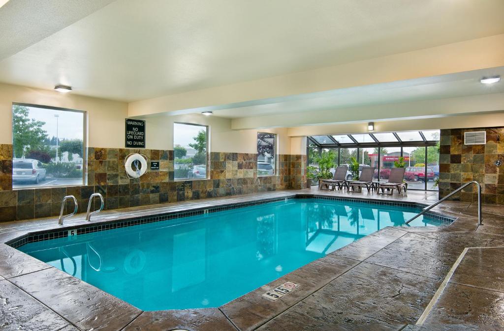 Oxford Suites Spokane Valley photo 2