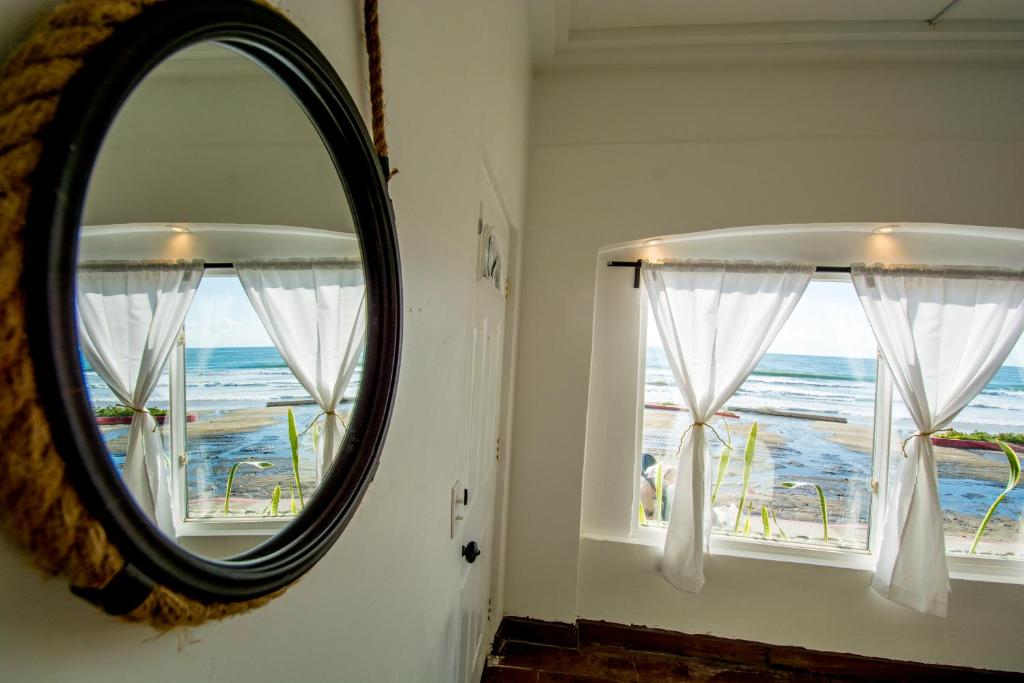 BEACHFRONT Escape - Cozy Studio photo 4