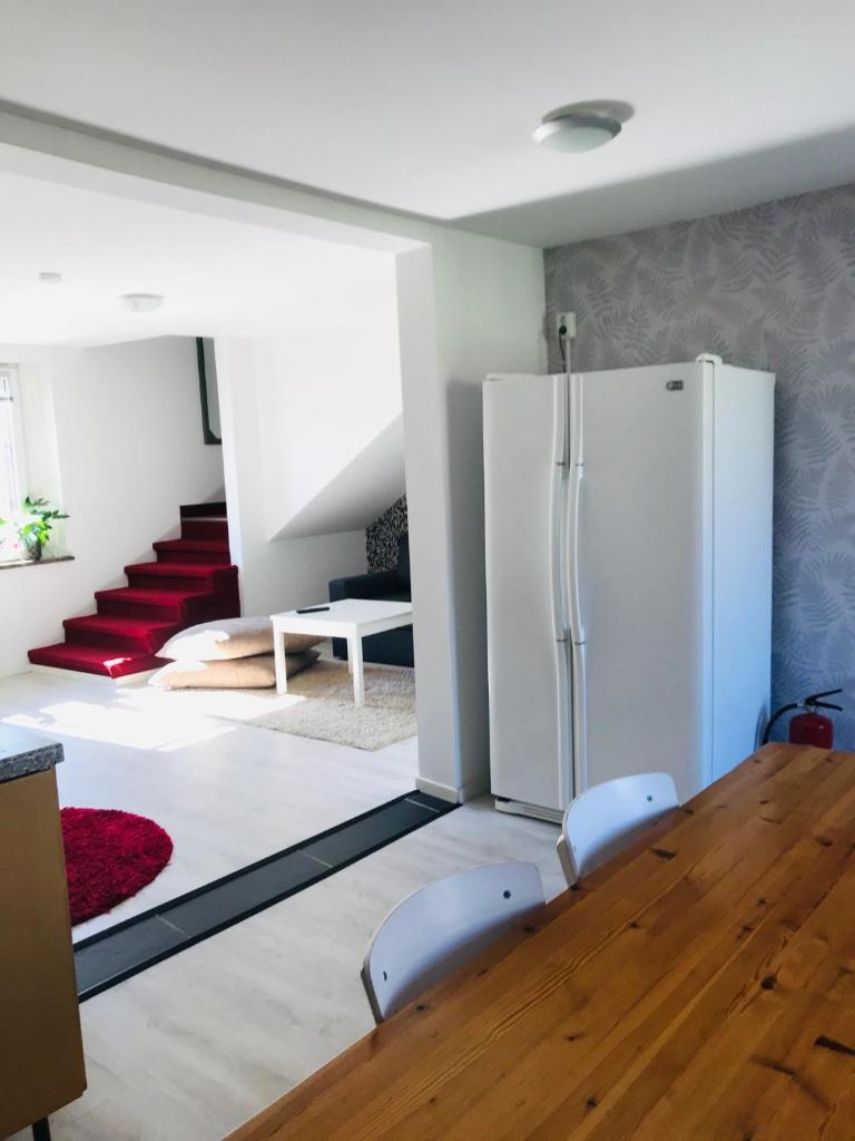Lägenhet med trädgård och egen parkering photo 1