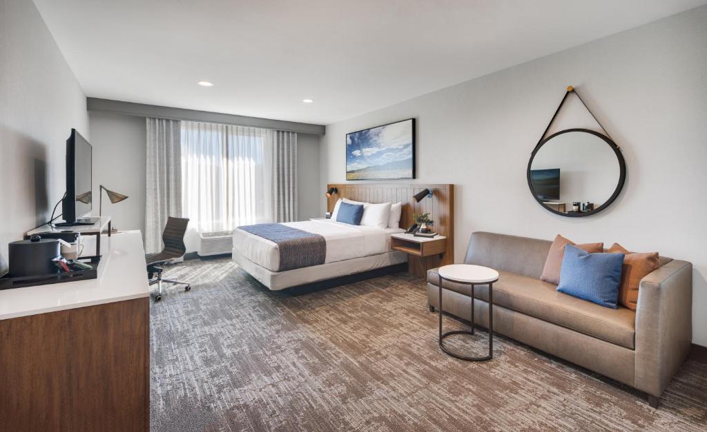 Ayres Hotel Vista Carlsbad Room Type - Deluxe King Room
