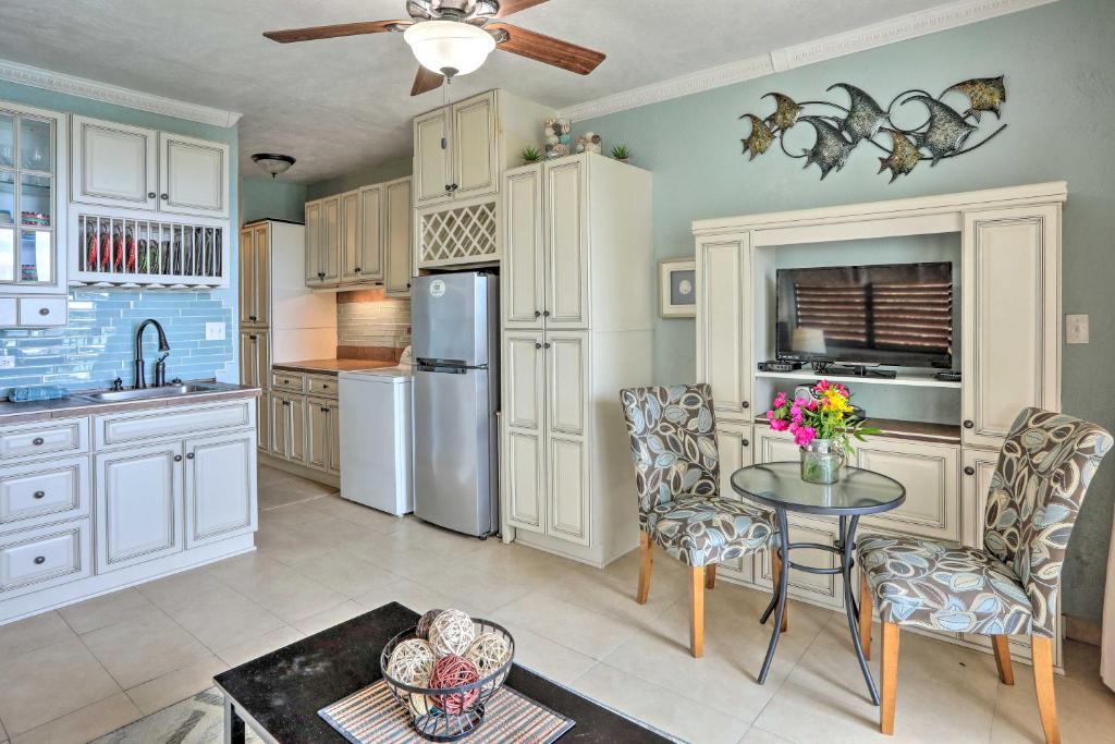 Saint Thomas Condo with Ocean Views, Walk to Beach! photo 4